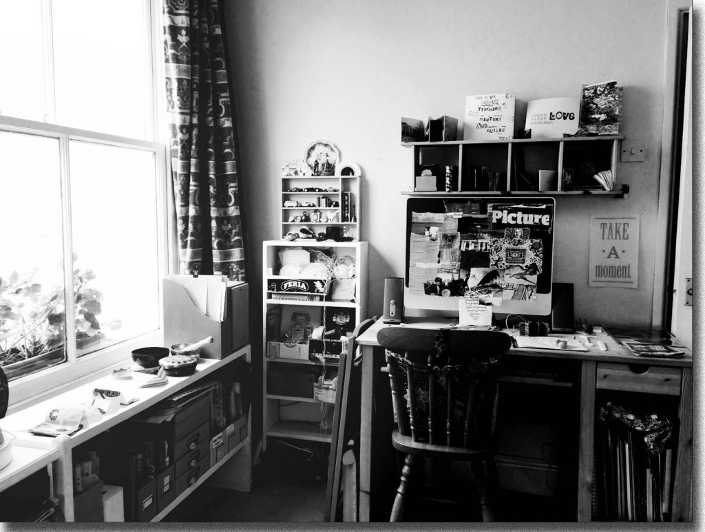 √StudioDesk&Shado